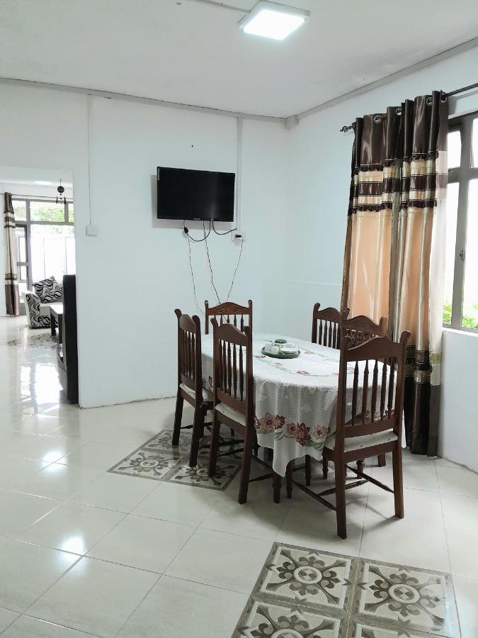 Beautiful Affordable House - 5 Minutes From The Airport And 12 Minutes To Blue Bay Beach Mon Tresor Exterior foto