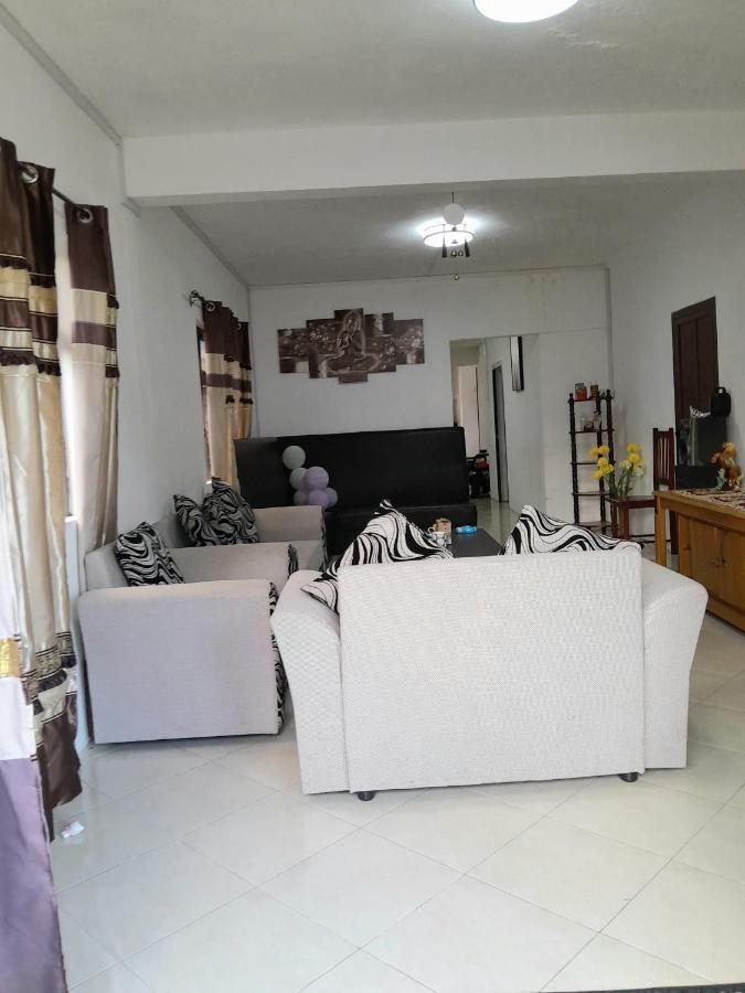 Beautiful Affordable House - 5 Minutes From The Airport And 12 Minutes To Blue Bay Beach Mon Tresor Exterior foto
