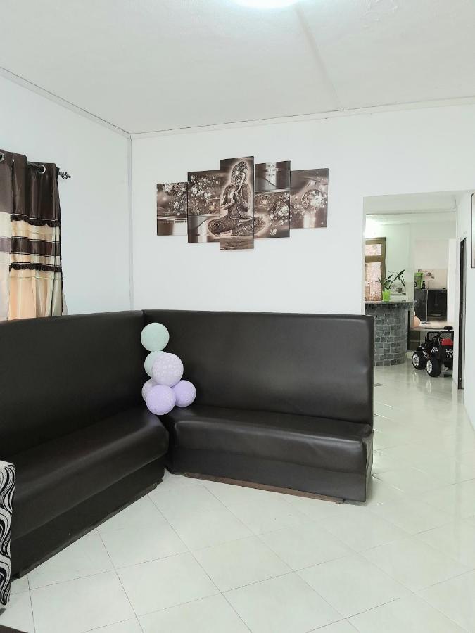 Beautiful Affordable House - 5 Minutes From The Airport And 12 Minutes To Blue Bay Beach Mon Tresor Exterior foto